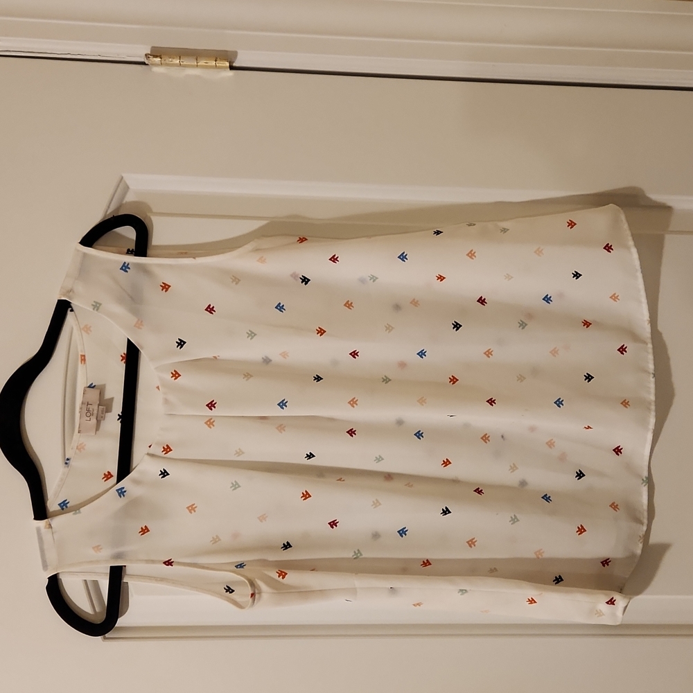 White sleeveless printed blouse